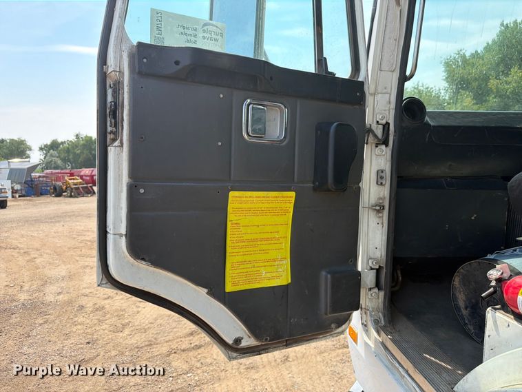 image for item FM7572 2006 Autocar WXR refuse truck