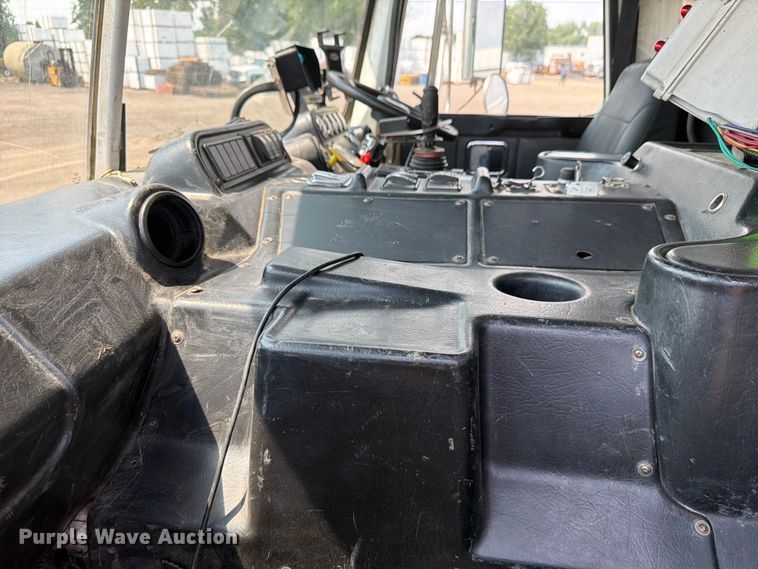 image for item FM7572 2006 Autocar WXR refuse truck