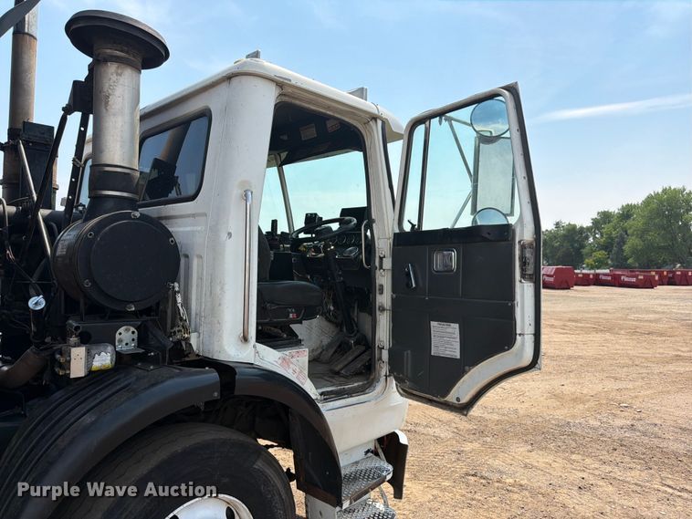 image for item FM7572 2006 Autocar WXR refuse truck