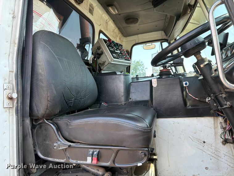image for item FM7572 2006 Autocar WXR refuse truck