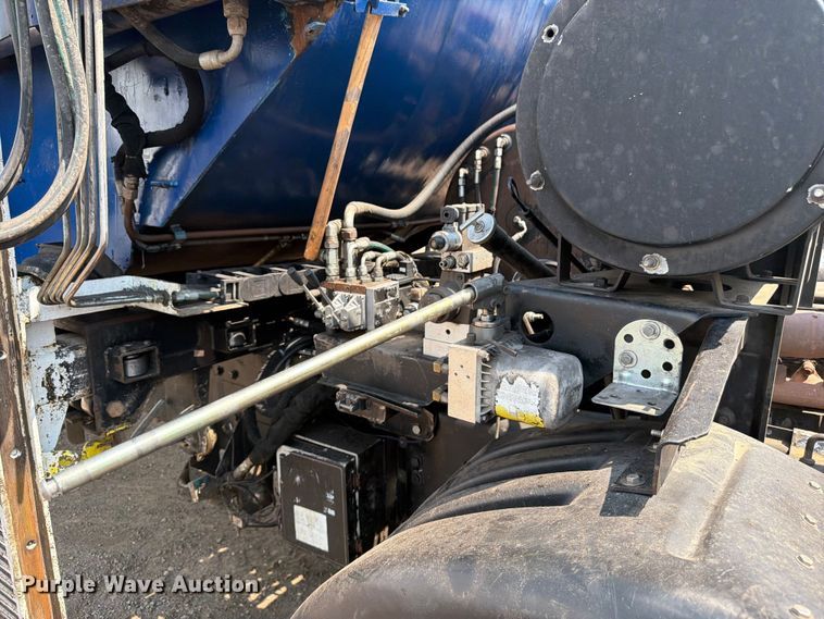 image for item FM7572 2006 Autocar WXR refuse truck