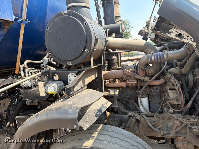 image for item FM7572 2006 Autocar WXR refuse truck