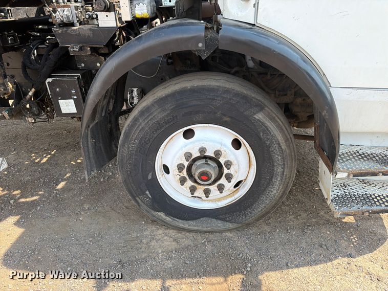 image for item FM7572 2006 Autocar WXR refuse truck