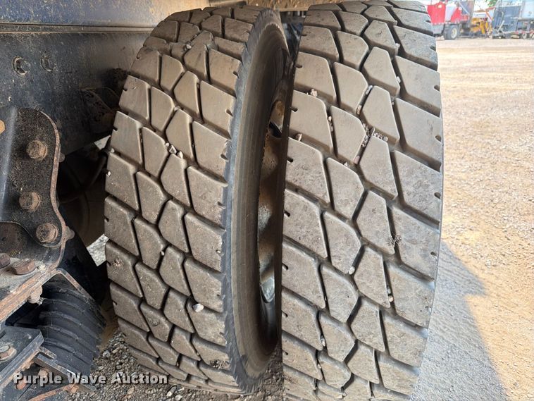 image for item FM7572 2006 Autocar WXR refuse truck