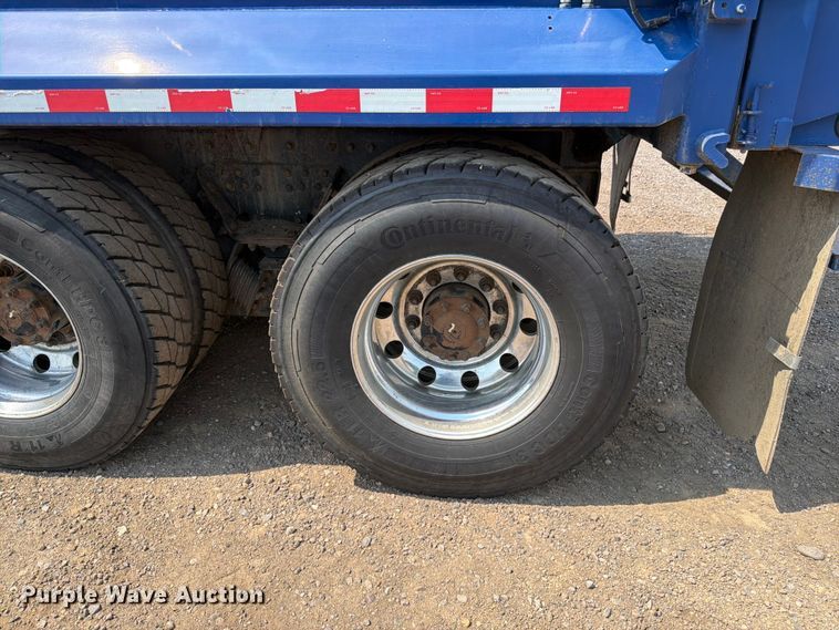 image for item FM7572 2006 Autocar WXR refuse truck