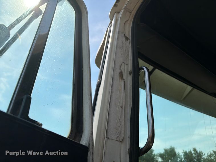 image for item FM7572 2006 Autocar WXR refuse truck
