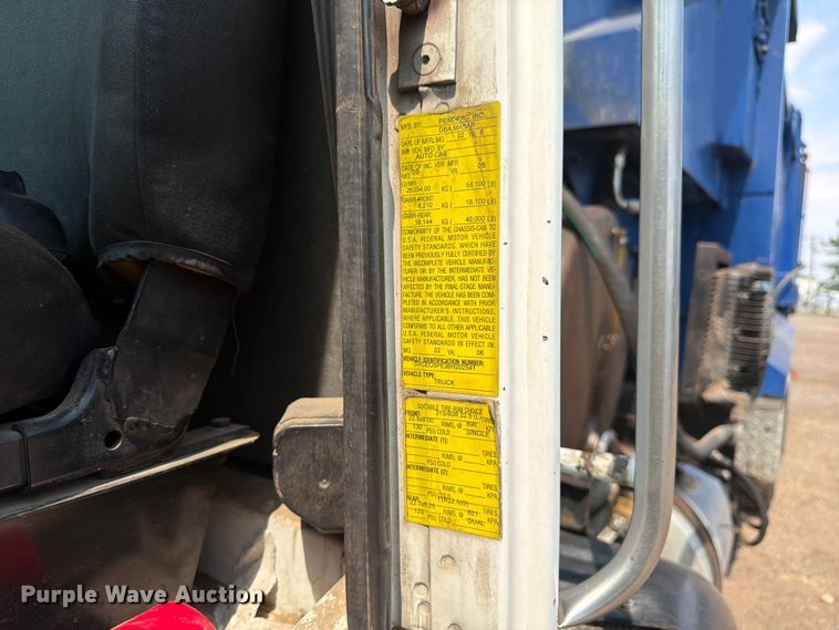 image for item FM7572 2006 Autocar WXR refuse truck