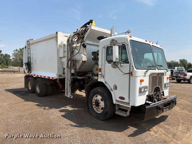 image for item FM7573 2010 Peterbilt 320 refuse truck