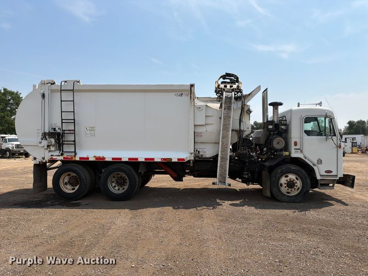 image for item FM7573 2010 Peterbilt 320 refuse truck
