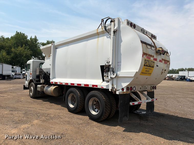 image for item FM7573 2010 Peterbilt 320 refuse truck