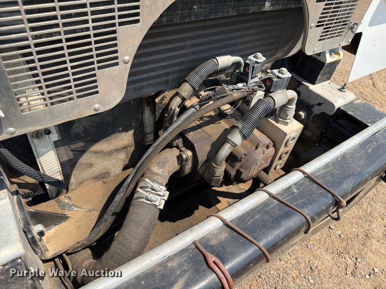 image for item FM7573 2010 Peterbilt 320 refuse truck