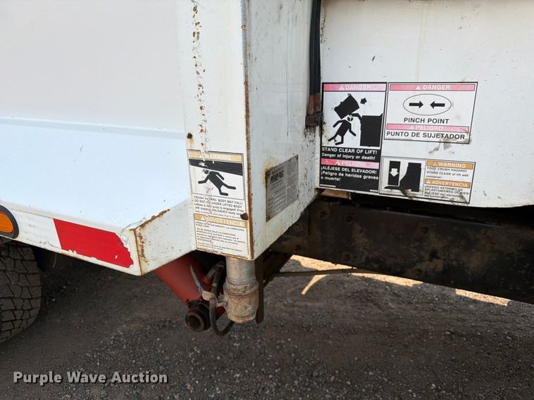 image for item FM7573 2010 Peterbilt 320 refuse truck
