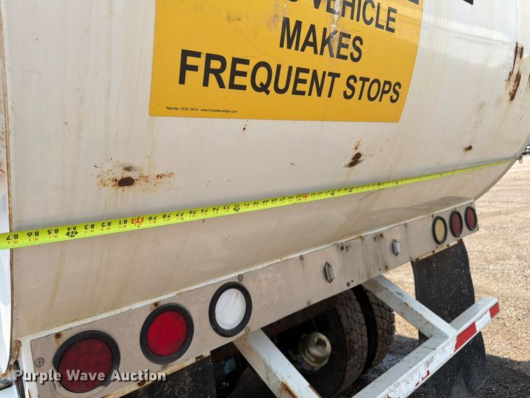 image for item FM7573 2010 Peterbilt 320 refuse truck
