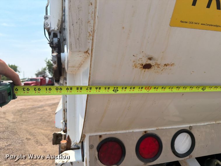 image for item FM7573 2010 Peterbilt 320 refuse truck