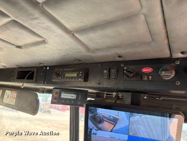 image for item FM7573 2010 Peterbilt 320 refuse truck