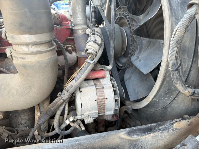 image for item FM7573 2010 Peterbilt 320 refuse truck