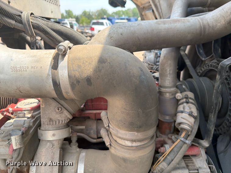 image for item FM7573 2010 Peterbilt 320 refuse truck