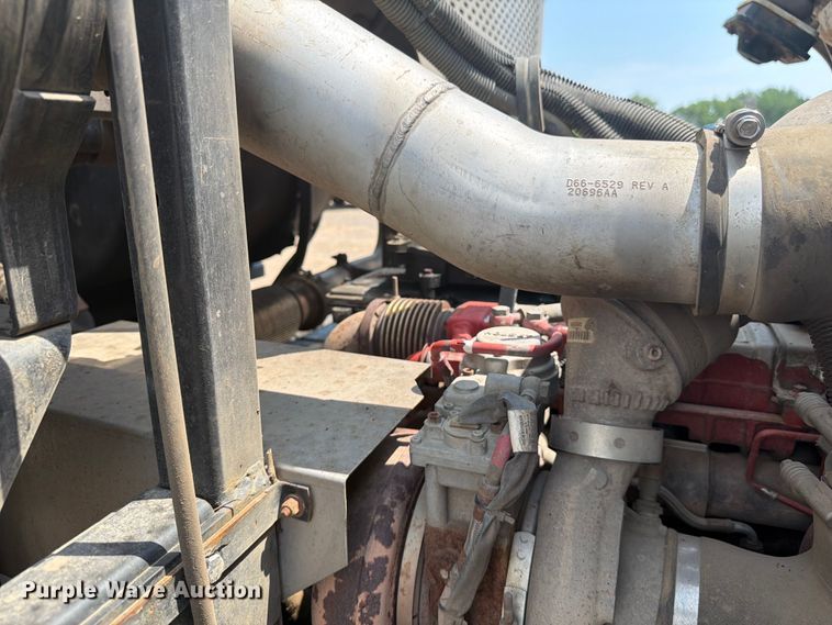 image for item FM7573 2010 Peterbilt 320 refuse truck
