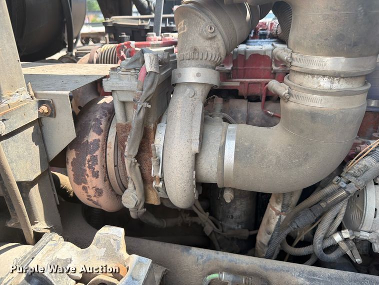image for item FM7573 2010 Peterbilt 320 refuse truck