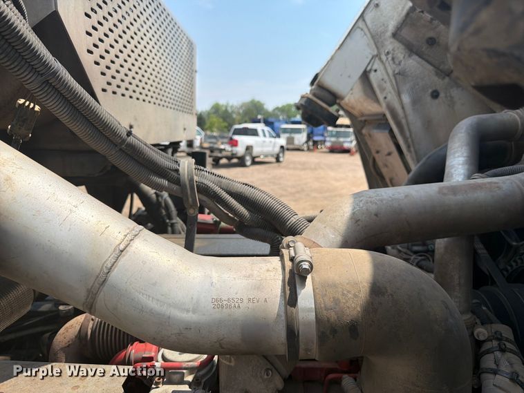 image for item FM7573 2010 Peterbilt 320 refuse truck