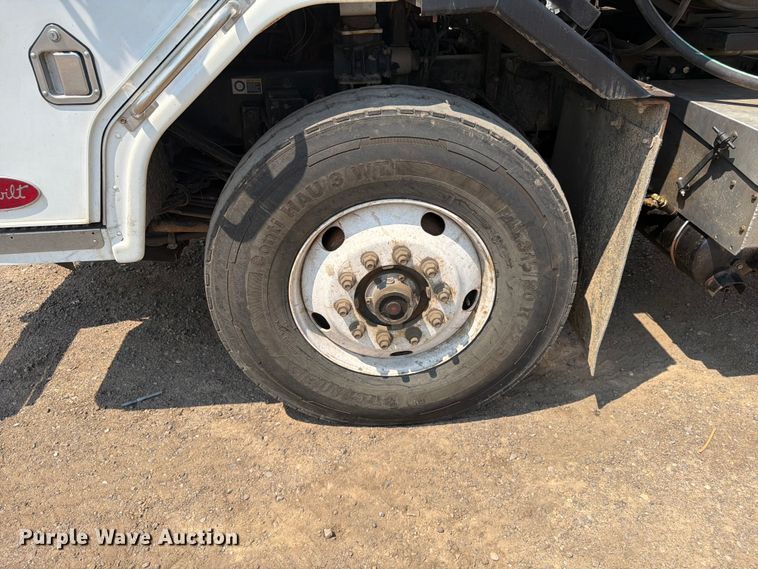 image for item FM7573 2010 Peterbilt 320 refuse truck
