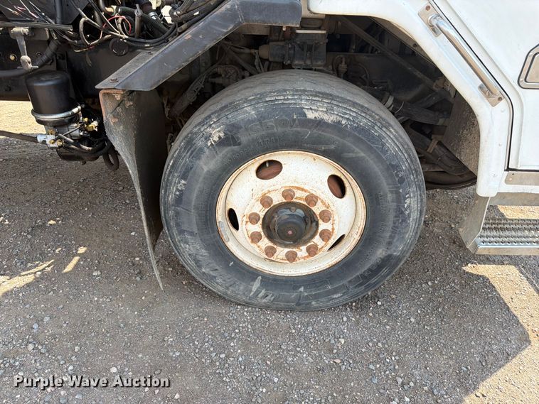 image for item FM7573 2010 Peterbilt 320 refuse truck
