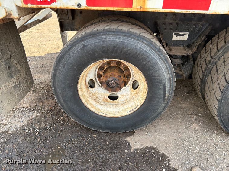 image for item FM7573 2010 Peterbilt 320 refuse truck