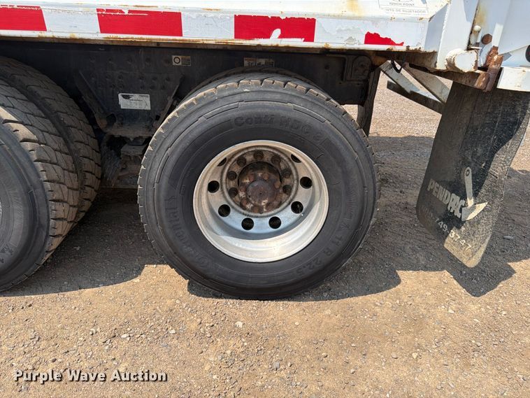 image for item FM7573 2010 Peterbilt 320 refuse truck