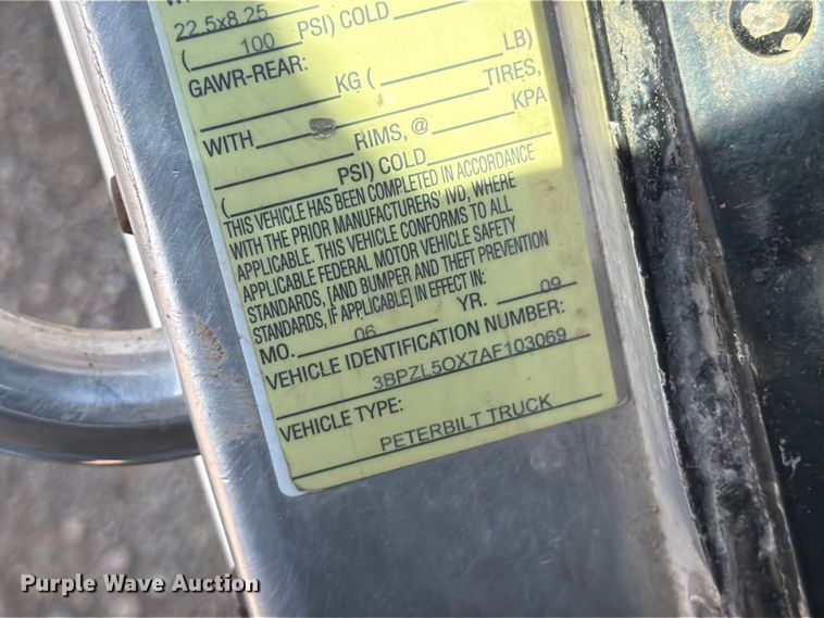 image for item FM7573 2010 Peterbilt 320 refuse truck