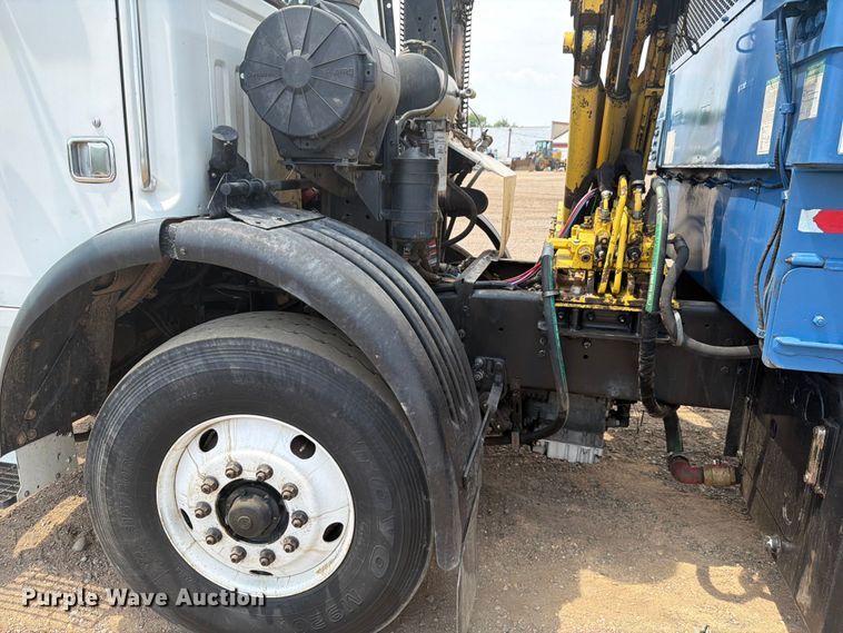 image for item FM7574 2009 Autocar WXLL refuse truck