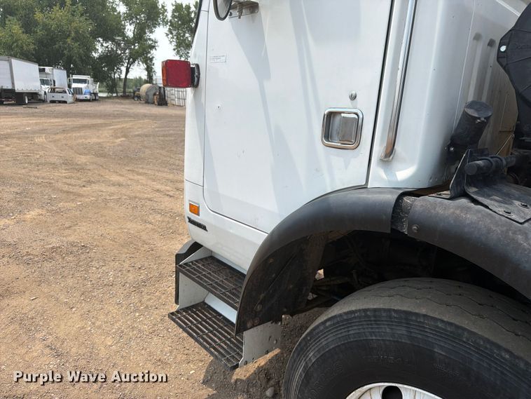 image for item FM7574 2009 Autocar WXLL refuse truck