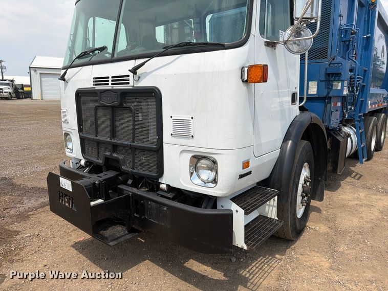 image for item FM7574 2009 Autocar WXLL refuse truck