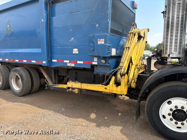 image for item FM7574 2009 Autocar WXLL refuse truck