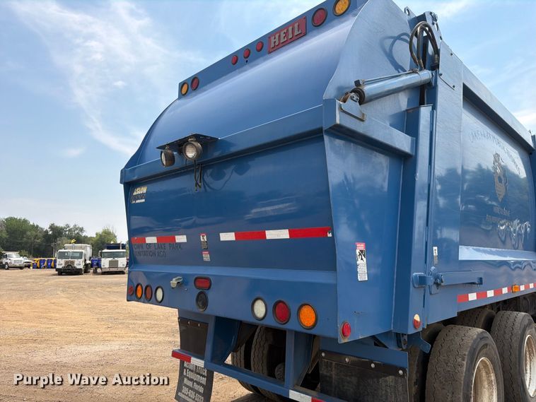 image for item FM7574 2009 Autocar WXLL refuse truck