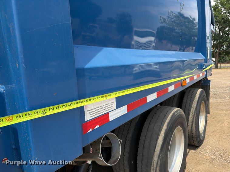 image for item FM7574 2009 Autocar WXLL refuse truck