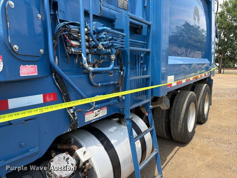 image for item FM7574 2009 Autocar WXLL refuse truck
