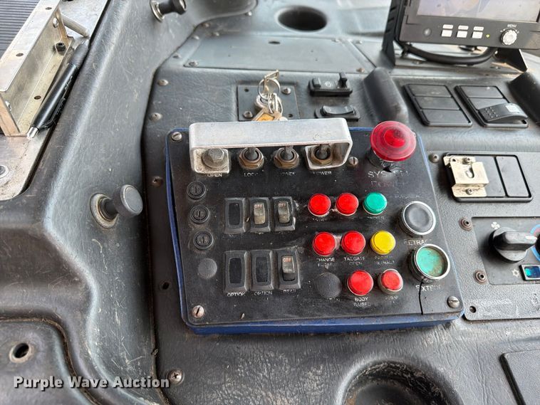 image for item FM7574 2009 Autocar WXLL refuse truck