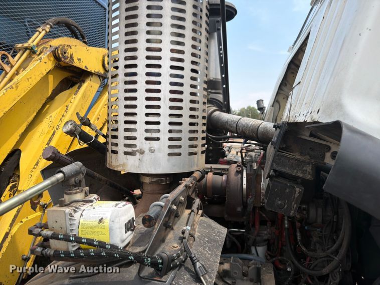 image for item FM7574 2009 Autocar WXLL refuse truck