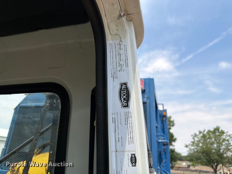 image for item FM7574 2009 Autocar WXLL refuse truck