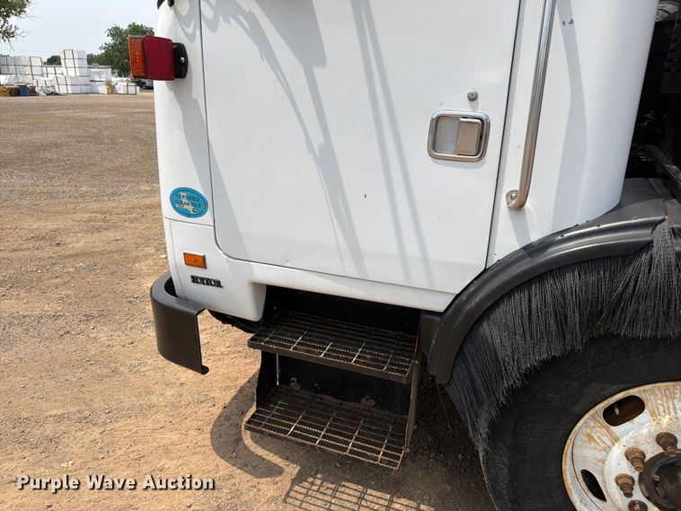 image for item FM7575 2009 Autocar Xpeditor refuse truck