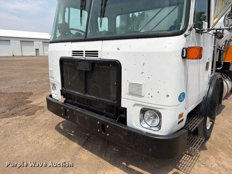 image for item FM7575 2009 Autocar Xpeditor refuse truck
