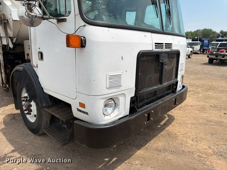 image for item FM7575 2009 Autocar Xpeditor refuse truck