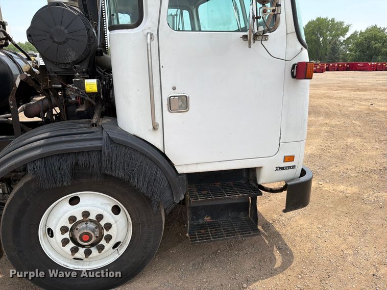 image for item FM7575 2009 Autocar Xpeditor refuse truck