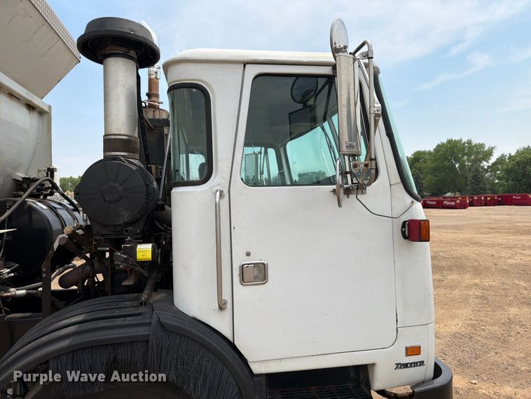 image for item FM7575 2009 Autocar Xpeditor refuse truck