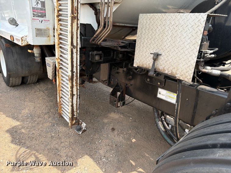 image for item FM7575 2009 Autocar Xpeditor refuse truck