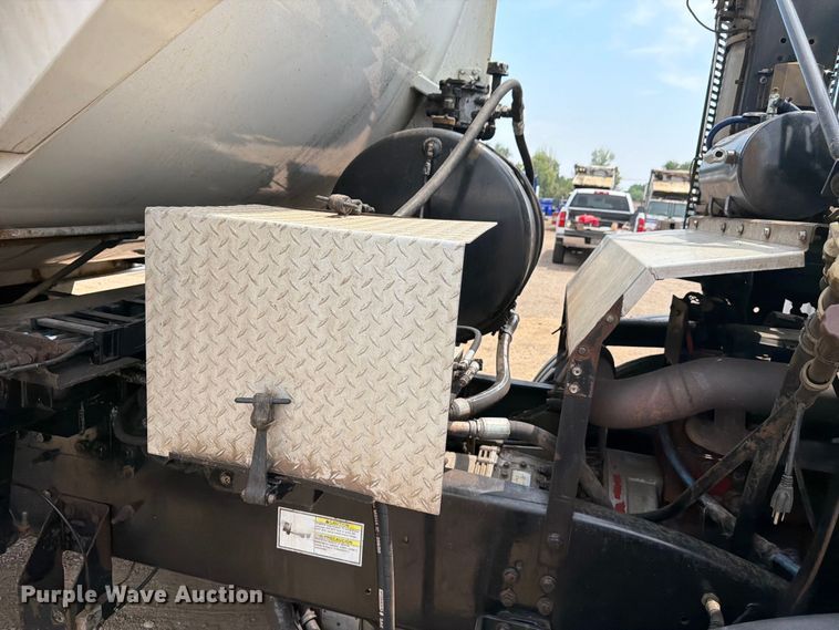 image for item FM7575 2009 Autocar Xpeditor refuse truck
