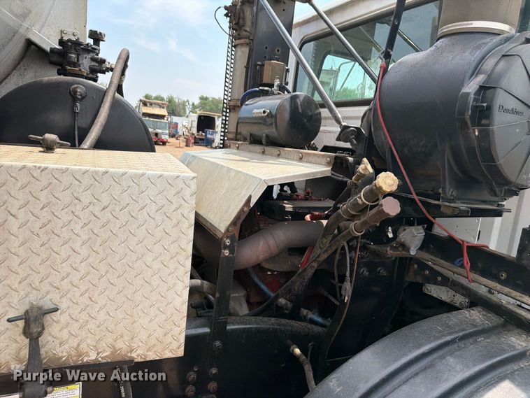 image for item FM7575 2009 Autocar Xpeditor refuse truck