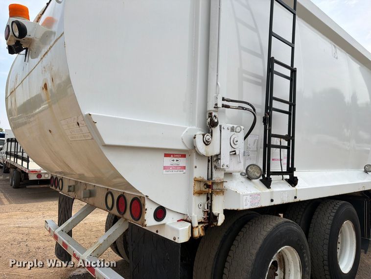 image for item FM7575 2009 Autocar Xpeditor refuse truck