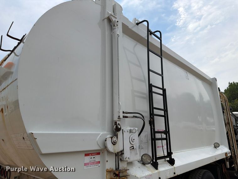 image for item FM7575 2009 Autocar Xpeditor refuse truck