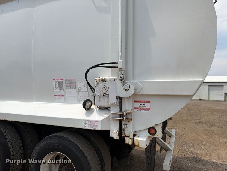image for item FM7575 2009 Autocar Xpeditor refuse truck